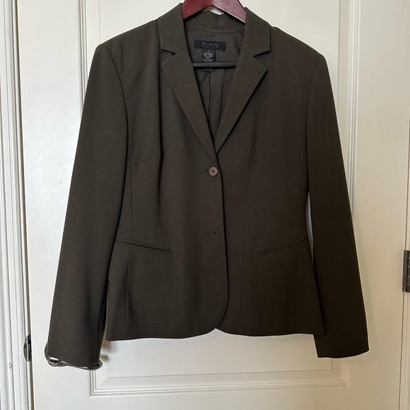 2 piece Women's Olive green suit - Picture 2 of 5